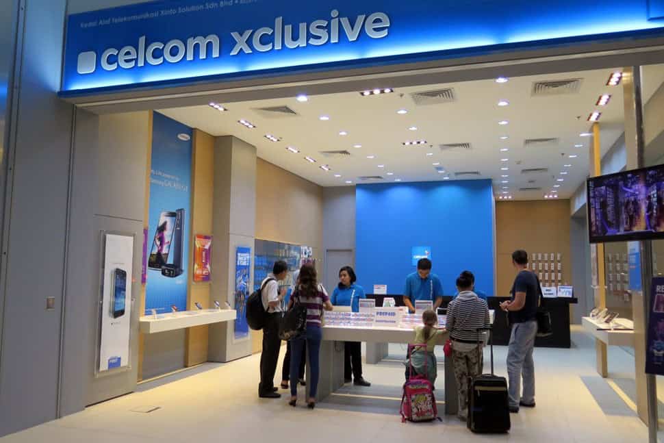 Quầy bán sim du lịch Malaysia của  hãng Celcom tại sân bay