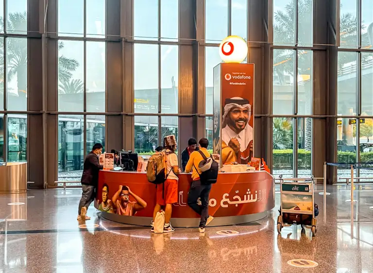 Mua sim du lịch Qatar nhà mạng Vodafone tại sân bay