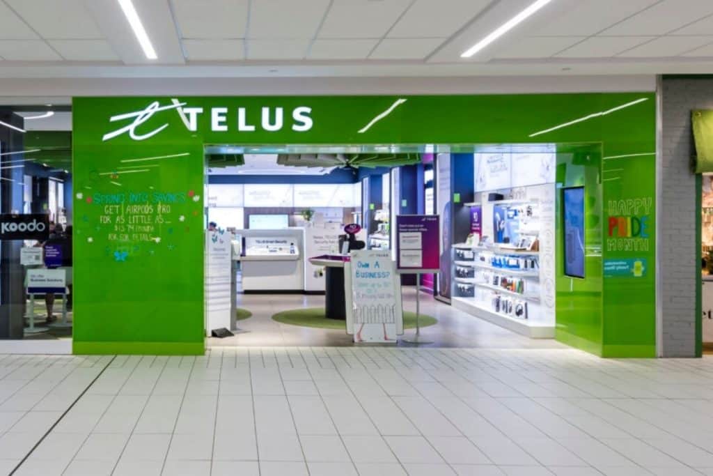 Quầy bán sim du lịch Canada nhà mạng Telus tại sân bay