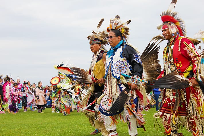 du-lịch-canada-spirit-in-the-air-at-akwesasne-pow-wow-711