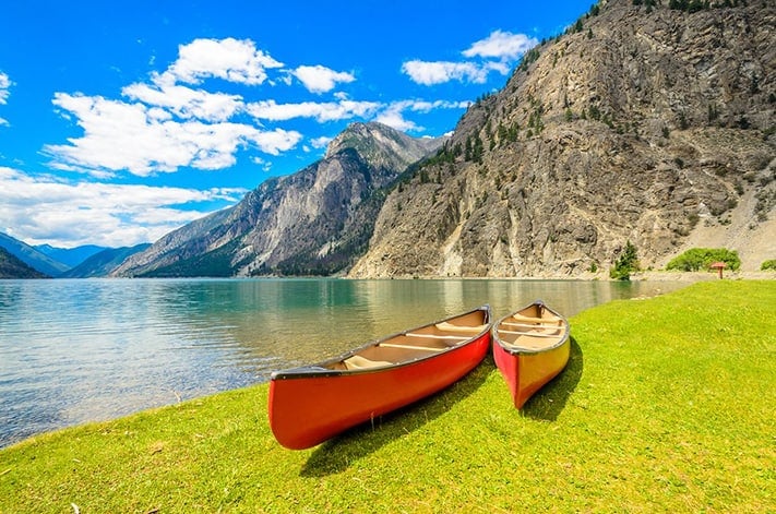 du-lịch-canada-summer-Majestic-mountain-lake-in-Canada-711
