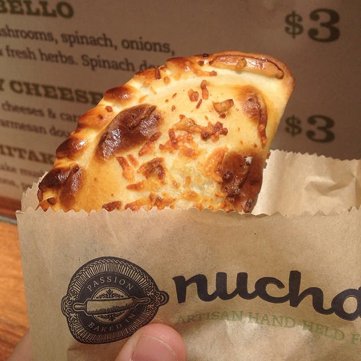 du-lịch-new-york-Spicy-Cheese-Empanada-from-Nuchas-in-New-York-City-711