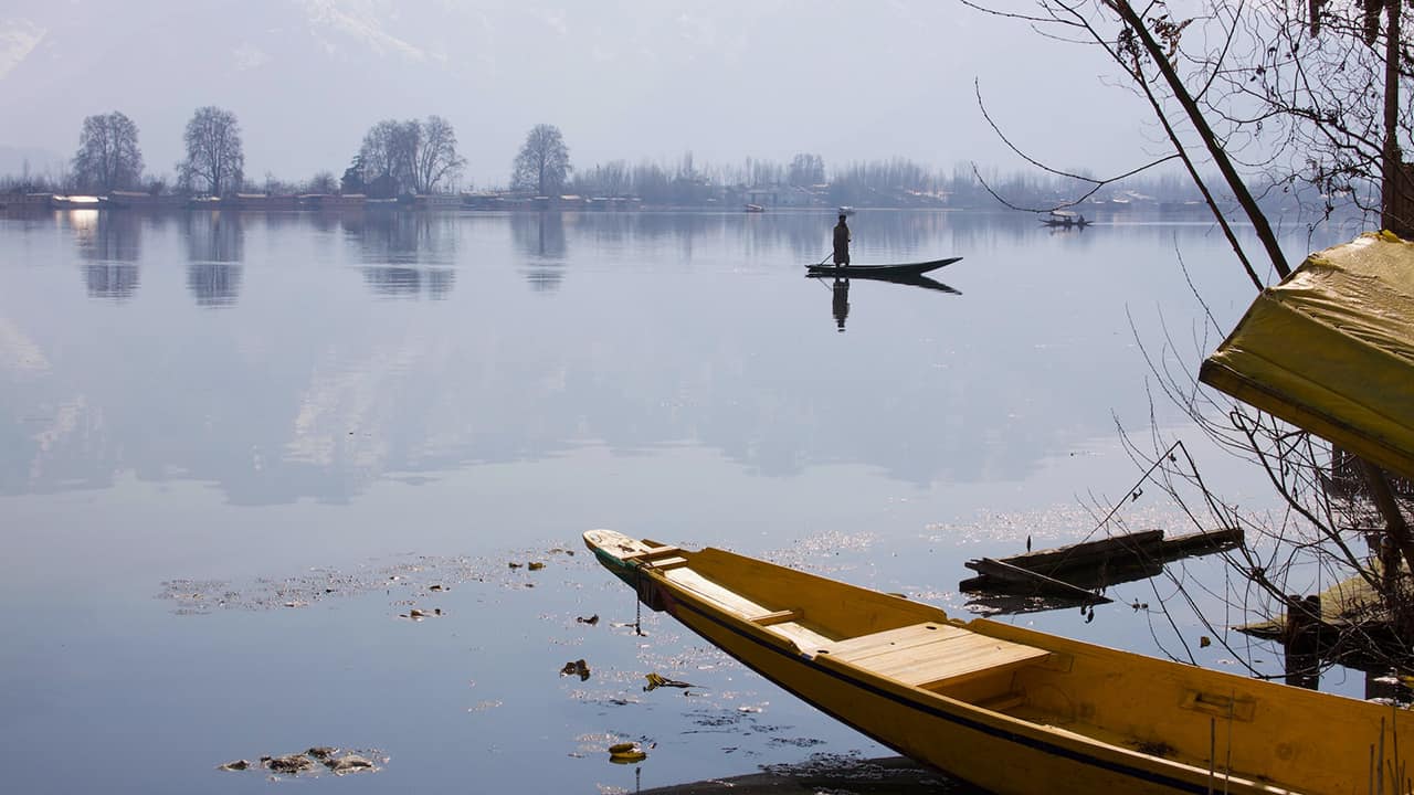 14 - Dal-lake-boat-tour-an-do-kashmir-visana